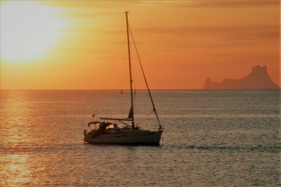 Sonnenuntergang vor Formentera (Public Domain / Pixabay)  Public Domain 
License Information available under 'Proof of Image Sources'